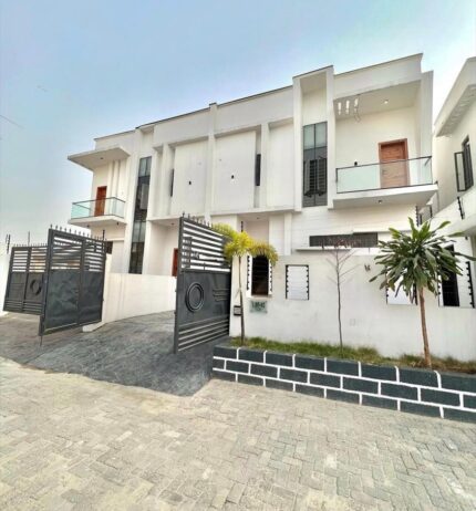 4 BEDROOM SEMI DETACHED DUPLEX WTH BQ