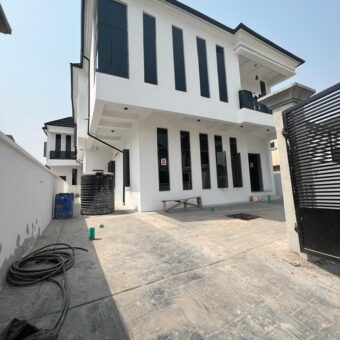 5 BEDROOM FULLY DETACHED DUPLEX 