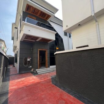 4 BEDROOM SEMI  DETACHED DUPLEX 