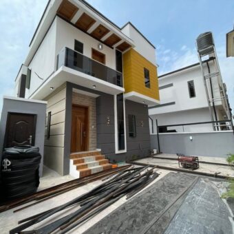 4 BEDROOM FULLY DETACHED DUPLEX WITH BQ