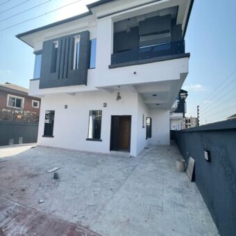 4 BEDROOM FULLY DETACHED DUPLEX WITH BQ