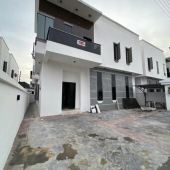 5 BEDROOM FULLY DETACHED DUPLEX