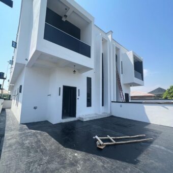 4 BEDROOM  SEMI DETACHED DUPLEX 