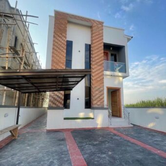 5 BEDROOM FULLY DETACHED DUPLEX WITH bq  and swimming pool 