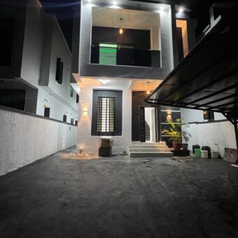  4 BEDROOM FULLY DETACHED DUPLEX WITH BQ