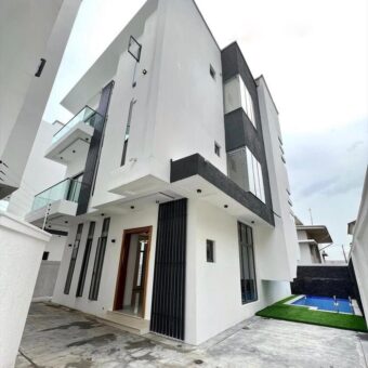  5 BEDROOM  FULLY DETACHED DUPLEX WITH SWIMMING POOL