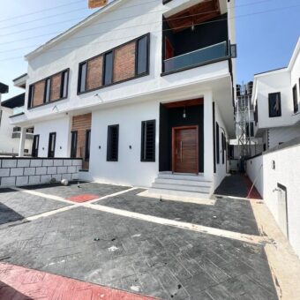 5 BEDROOM  SEMI DETACHED DUPLEX 