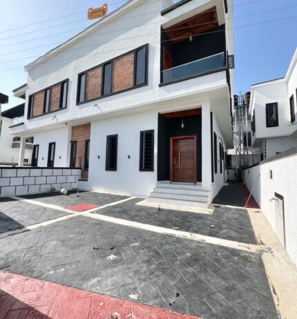 5 BEDROOM  SEMI DETACHED DUPLEX 