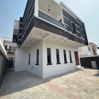  5 BEDROOM FULLY DETACHED DUPLEX 