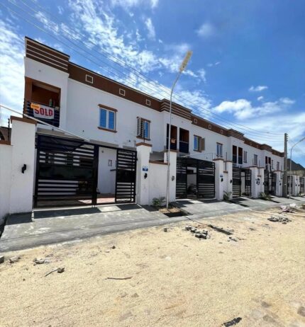Gated 4 BEDROOM  TERRACE DUPLEX
