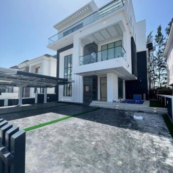 LUXURY 5 BEDROOM FULLY DETACHED DUPLEX WITH SWIMMING POOL