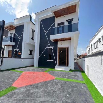 5 BEDROOM FULLY DETACHED DUPLEX WITH Bq  