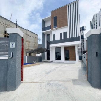 5 BEDROOM FULLY  DETACHED DUPLEX WITH SWIMMING POOL 