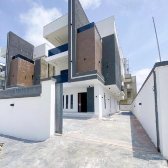 5 BEDROOM FULLY  DETACHED DUPLEX WITH SWIMMING POOL