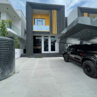 FOR SALE !!! 5 BEDROOM FULLY DETACHED DUPLEX WITH BQ AND SWIMMING POOL