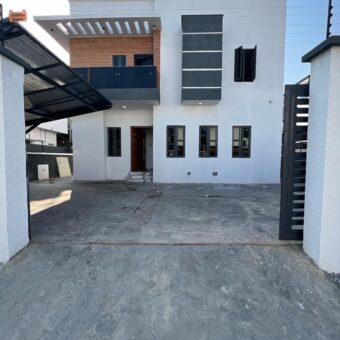 FOR SALE !!! 4 Bedroom FULLY Detached Duplex WITH BQ