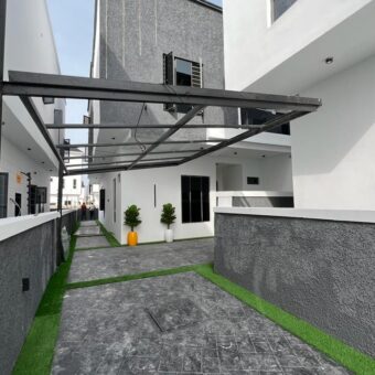 FOR SALE !!! 5 Bedroom Semi Detached Duplex With Bq