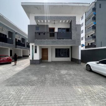 FOR RENT!!!  Lovely 2 Bedroom Detached Duplex