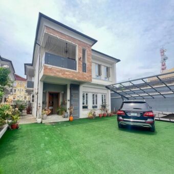 FOR RENT!!! Lovely 4 Bedroom Detached Duplex with BQ