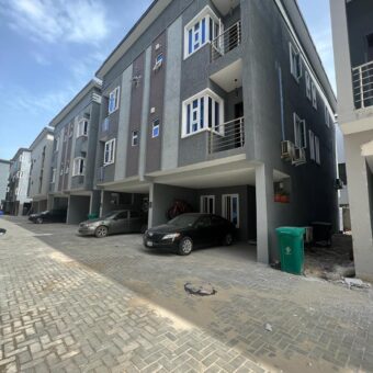 FOR  RENT!! 4 BEDROOM TERRACE TOWNHOUSE 