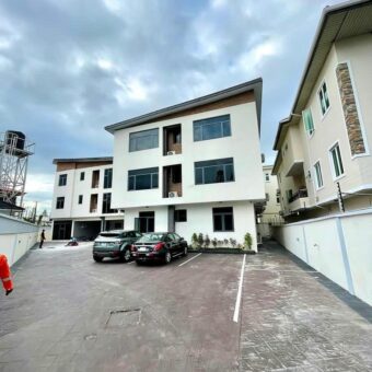 FOR SALE!!!  BEAUTIFULLY FINISHED 5 BED FULLY DETACHED DUPLEX WITH SWIMMING POOL AND A CINEMA