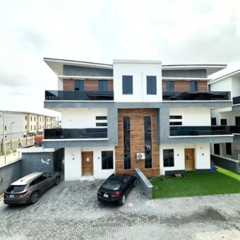 FOR RENT!!!   5 Bedroom Semi Detached Duplex 